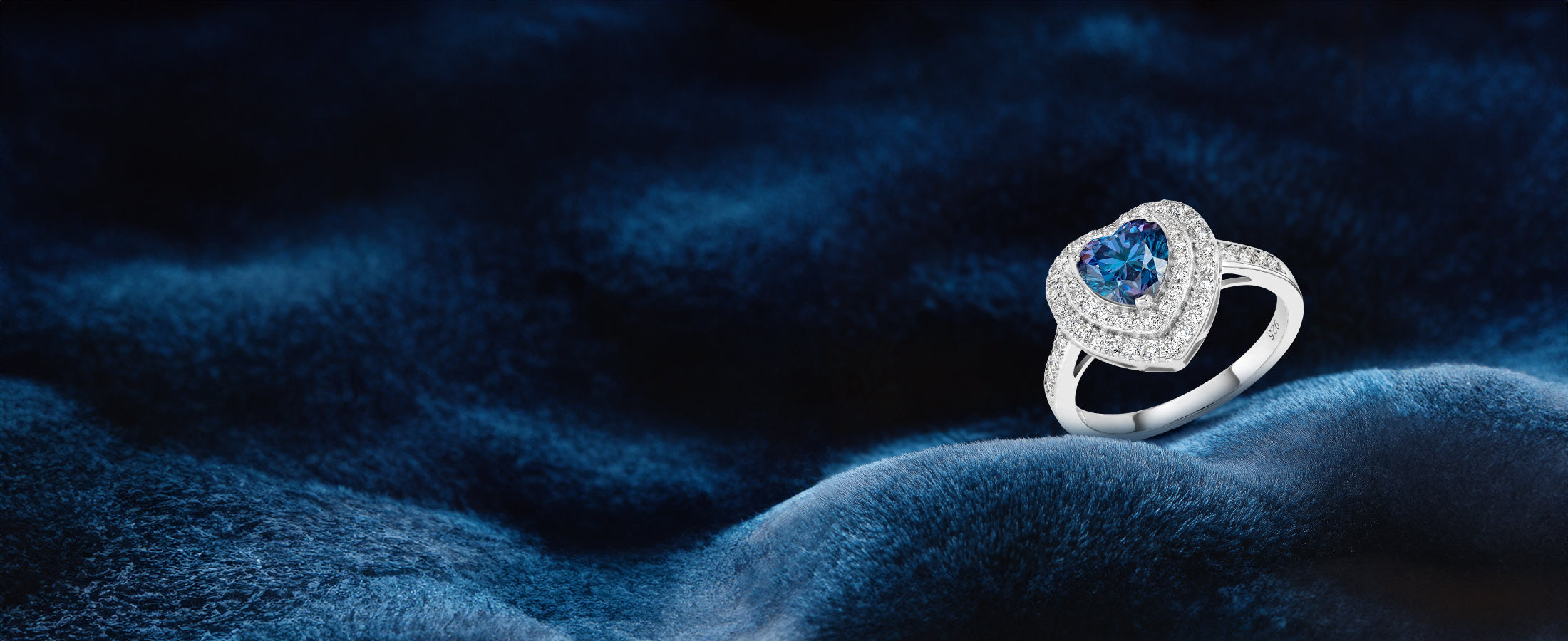 blue sapphire and moissanite ring